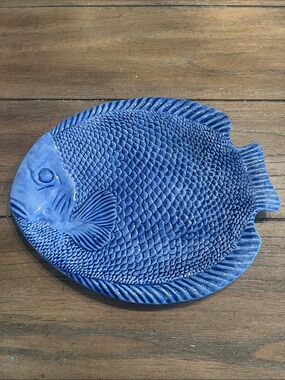 Style Eyes by Baum Bros Embossed Fish Platter 10x8